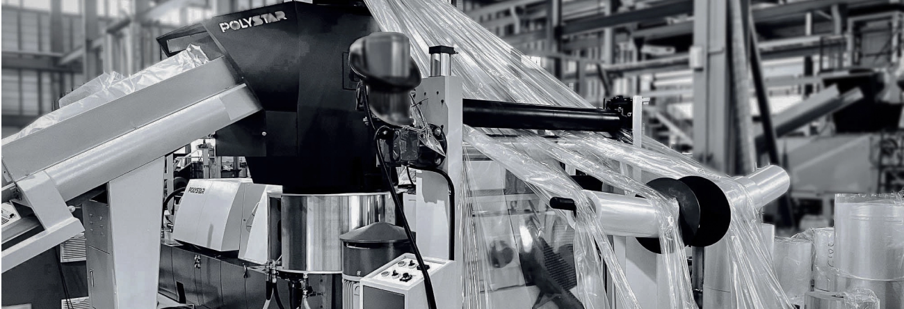 tutucu merdaneli besleyici PP PE filmeri granül makinasına besliyor